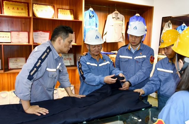 創新引領，智造未來 中國長城鋁業長鋁工服智能化生產線與勞模工作室雙喜臨門